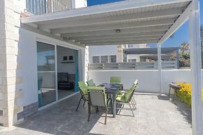 Villa Suri, Luxury Seafront Villa