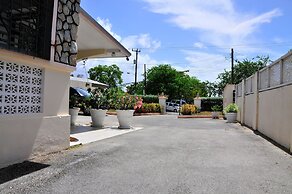 Graceville Beach House - by Zenbreak