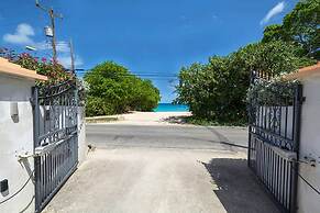 Graceville Beach House - by Zenbreak