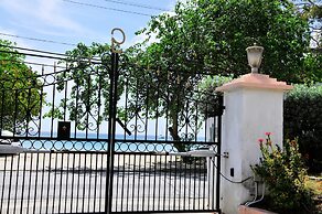 Graceville Beach House - by Zenbreak