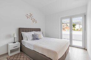 Apartments Villa Salona Sky