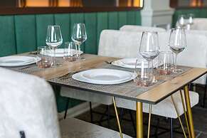 Ames Hotel & SPA