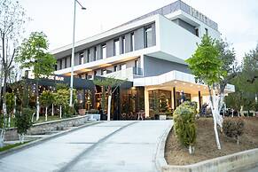 Royal East Resort