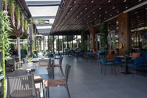 Royal East Resort