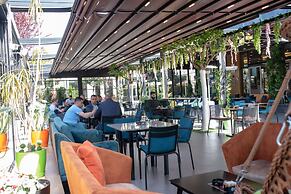 Royal East Resort