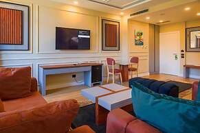 Royal East Resort