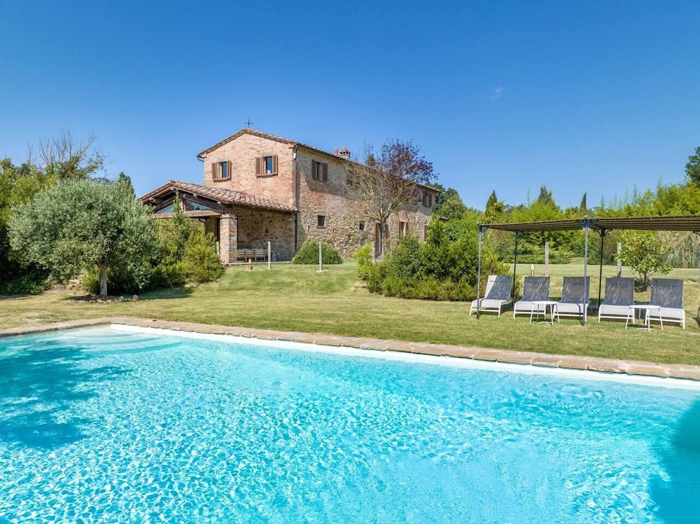 Beautiful 5-bed Villa in Cortona, Private Pool