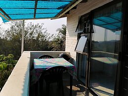 Boathouse Bed and Biscuit - Upper Deck
