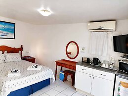 Boathouse Bed and Biscuit - Lower Deck