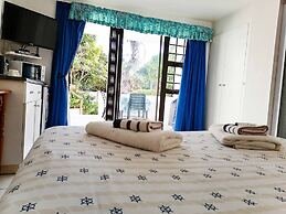 Boathouse Bed and Biscuit - Lower Deck