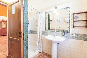 Laurel Apt With Shared Pool