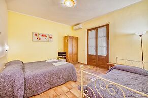 Laurel Apt With Shared Pool