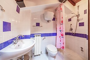 Laurel Apt With Shared Pool