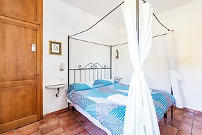 Laurel Apt With Shared Pool