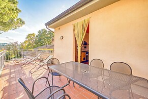 Laurel Apt With Shared Pool