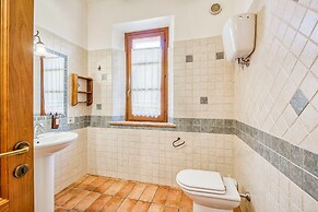 Laurel Apt With Shared Pool