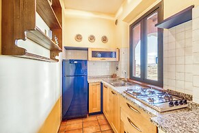 Laurel Apt With Shared Pool