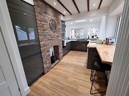 4 Bed Townhouse-sleeps 7-garden-pets-valley View