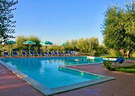 Rosehip apt with shared pool