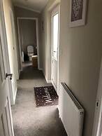 Beautiful and Tranquil Lakeside Lodge - Sleeps 5