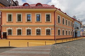 KONTRAKT Boutique Hotel