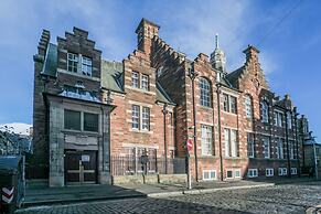 Old Town Gem - Castle, Dark History, Uni