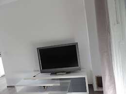 Luxurious 2-bed Appartment in Mandre With Pool