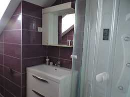 Luxurious 2-bed Appartment in Mandre With Pool