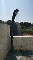 Luxurious 2-bed Appartment in Mandre With Pool