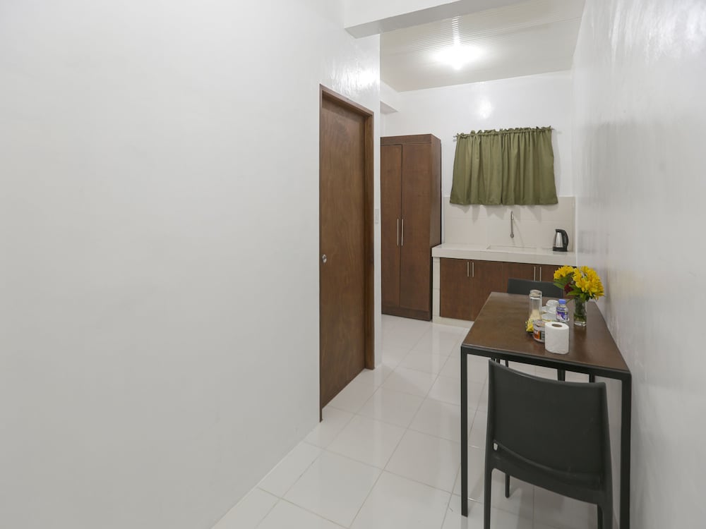 OYO 736 Jade Apartelle
