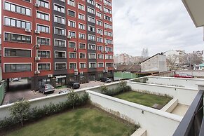 Bright 1bdr Apartment Near Center - Free Parking