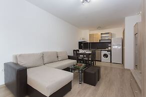 Bright 1bdr Apartment Near Center - Free Parking