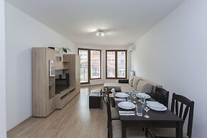 Bright 1bdr Apartment Near Center - Free Parking