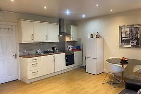 1-bed Unit 10 Minute Drive From Hellfire Caves