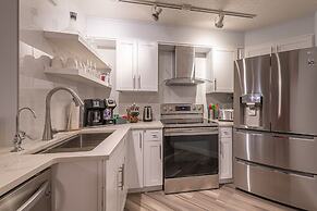 One Bedroom Suite with BBQ & huge Patio