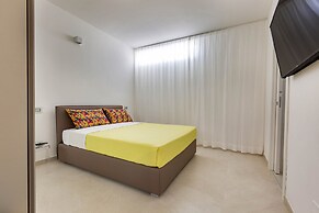 2083 Villa Gea