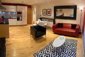 Apartment - Sleeps 4 - Balcony - Parking - Pets Ok