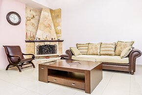 Andronikis House