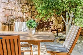 Andronikis House