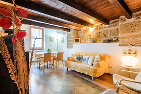 Best Located in Alghero old Town Steps to sea Attic Emerald