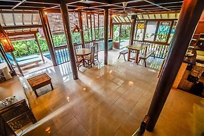 3 Bedroom Authentic Villa In Canggu