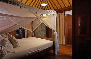 3 Bedroom Authentic Villa In Canggu
