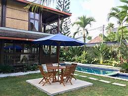 3 Bedroom Authentic Villa In Canggu
