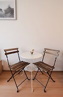 Charming 1 Bedroom Apartment for 2 Guests