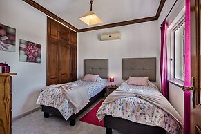 Villa Cadre - 5BR w Private Pool & Snooker Table
