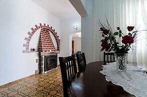 Charming 3BR Villa With Pool in Armação de Pêra