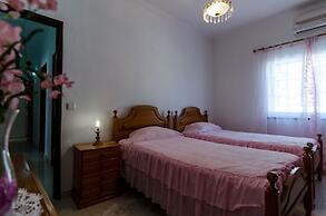 Charming 3BR Villa With Pool in Armação de Pêra