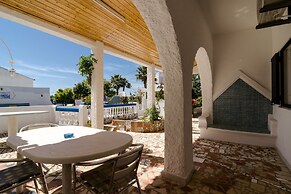 Charming 3BR Villa With Pool in Armação de Pêra