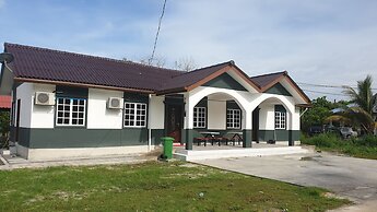 4 Bedroom Bungalow With Private Pool