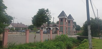 4 Bedroom Bungalow With Private Pool
